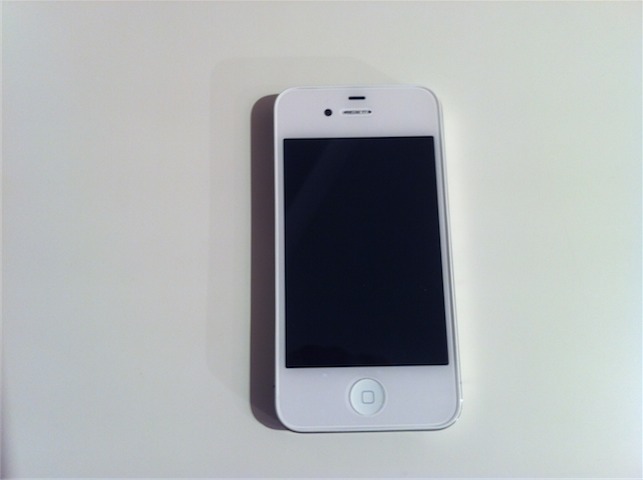 http://www.iphone-doctor.net/staff-blog/images/iphone4-kanryou-shiro-0000464.jpg