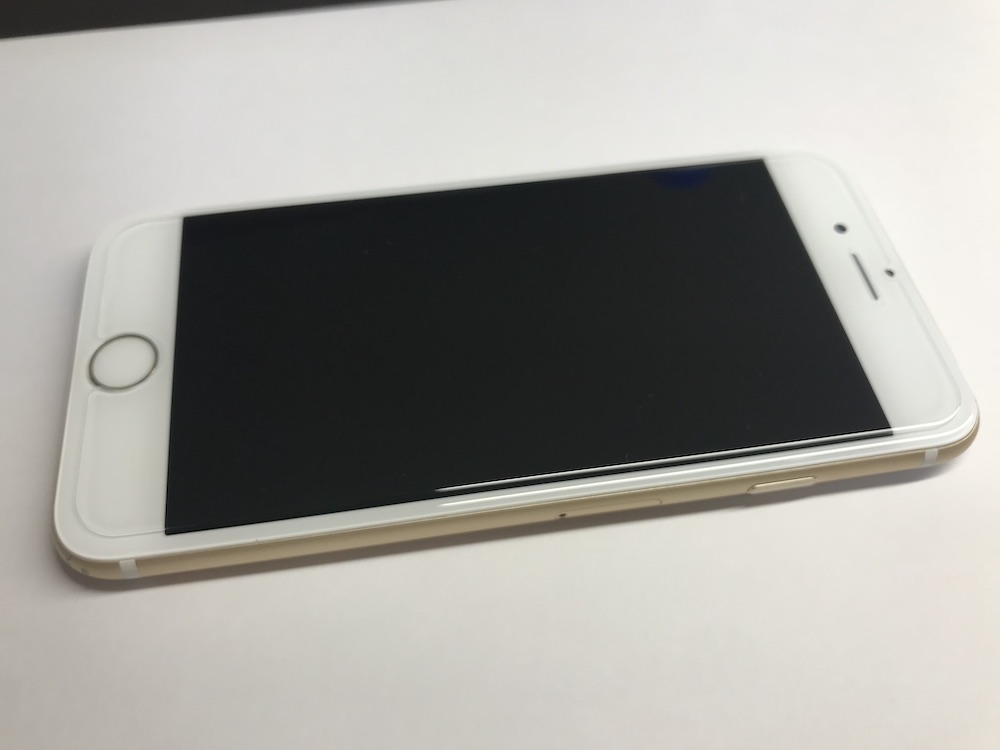 画面交換とフレームの歪み調整が完了したiPhone6sの端末