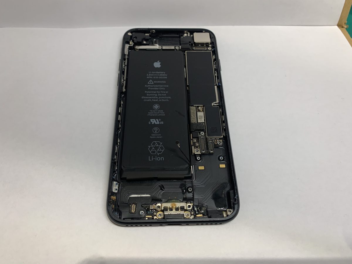 iPhone7の内部に水分が侵入している様子