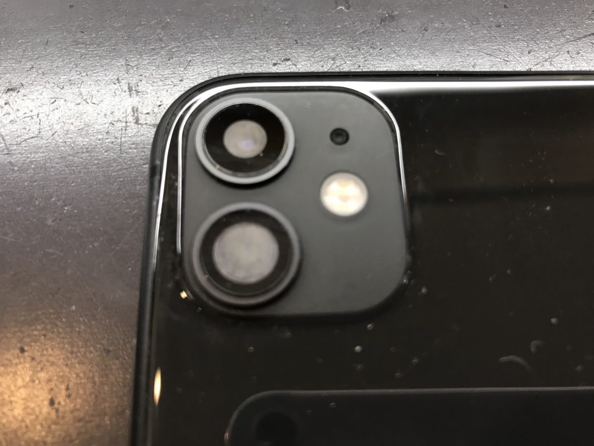 実際に水分が侵入したiPhone11の端末写真