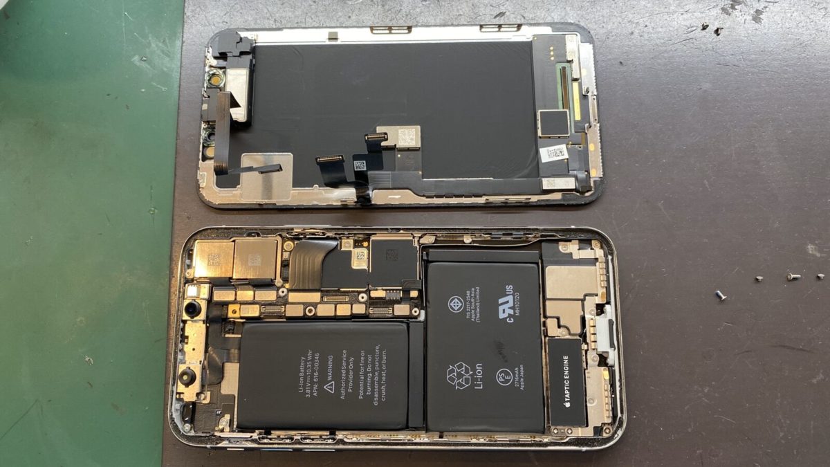 実際に修理したiPhoneXの分解の様子