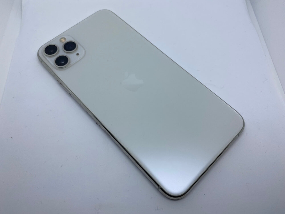 写真は、iPhone11Pro背面ガラスです。