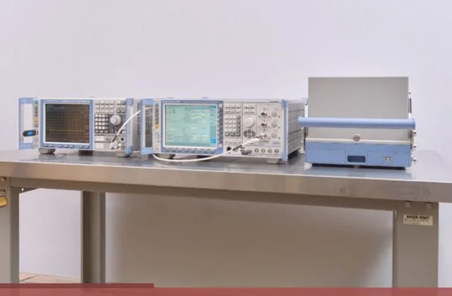 スマートドクタープロ心斎橋本店のローデ・シュワルツ製CMW500測定設備