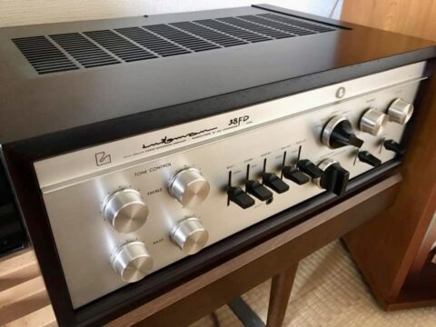 LUXMANの真空管アンプとJBLスピーカーのオーディオ環境で、有線イヤホン専用機として愛用される第5世代iPod Classic