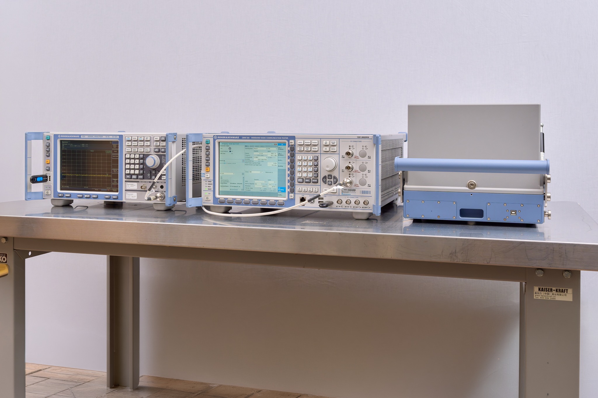 Rohde&Schwarz CMW500 ワイドバンド無線通信テスター。