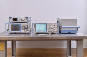 電波測定器Rohde & Schwarz CMW500を用いてiPhone修理後の通信品質を検証 するスマートドクタープロ大阪心斎橋本店の品質管理プロセス