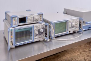 【17年の実績】iPhone修理後の電波特性は変わる？スマートドクタープロがCMW500で品質を検証する理由｜大阪・心斎橋