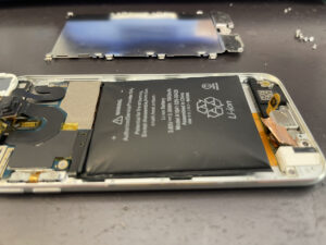 膨張したバッテリーを交換し画面の浮きが解消したiPod touch（第5世代）｜神戸市のお客様の修理事例