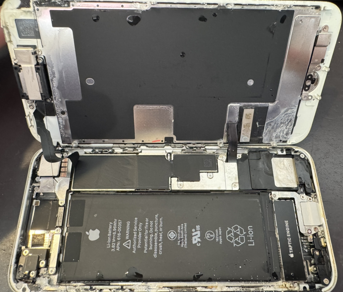 水没iPhoneの基板修理とデータ救出（スマートドクタープロ大阪心斎橋本店）
