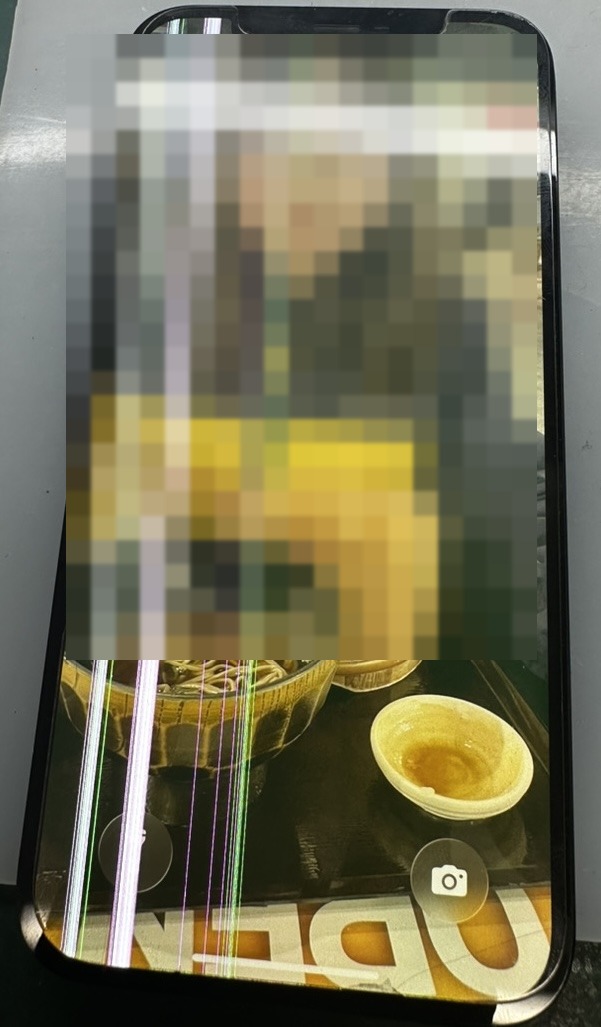お風呂で水没したiPhone 12の画面に縦線が入り表示が乱れている状態|大阪市北区のお客様