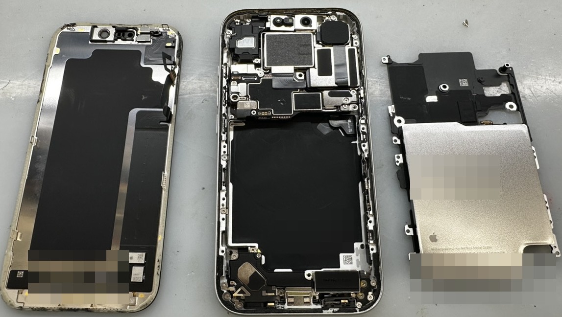 水濡れによりリンゴループとなったiPhone 17 Proの分解修理の様子（画面・本体・バッテリーとシールド類）